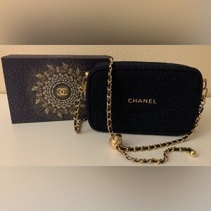 𝐏𝐑𝐈𝐂𝐄 𝐅𝐈𝐑𝐌 🎀 Chanel cosmetic crossbody/ shoulder bag